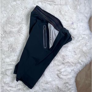 Oakley short